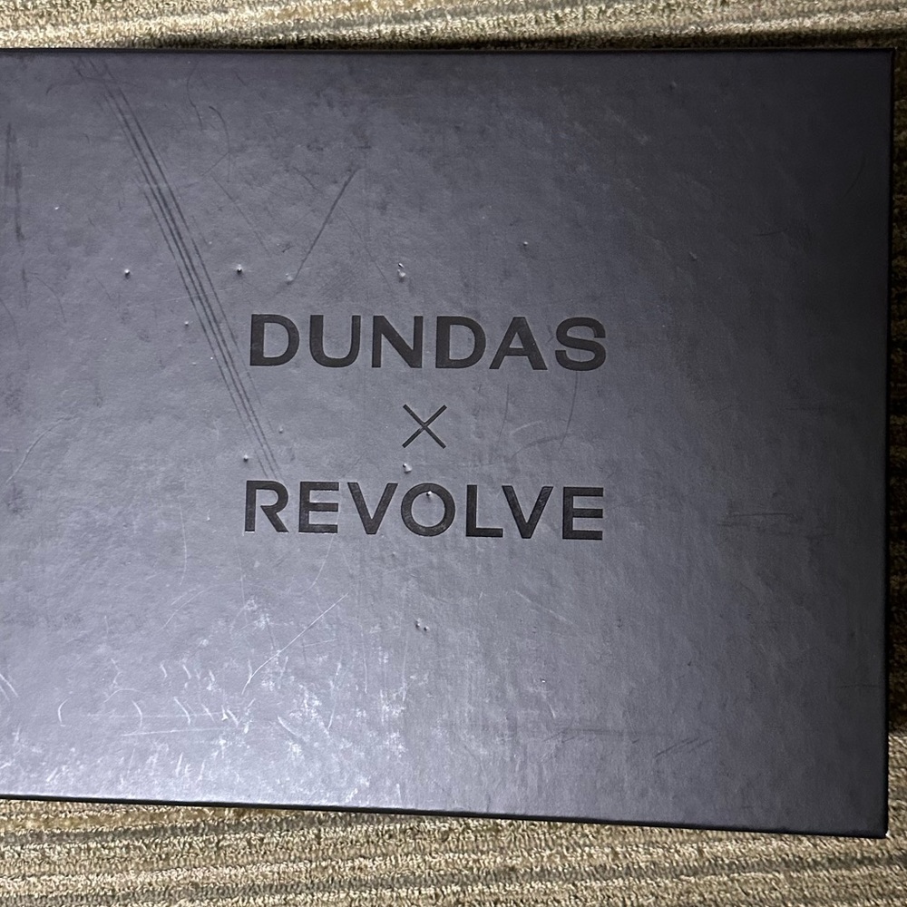 Comes with Original Box Iggy Heel in Multi
DUNDAS x REVOLVE, 7.5 - Picture 12 of 14